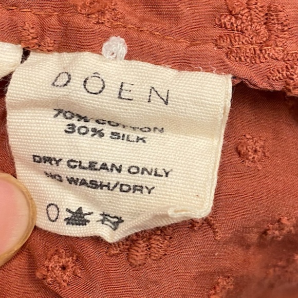 Doen Rust Blouse with Ruffled Collar - Picture 5 of 6